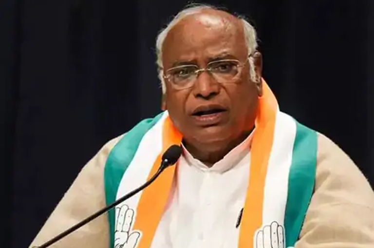 खड़गे ने मोदी को चिट्ठी लिखकर वक्त मांगा
